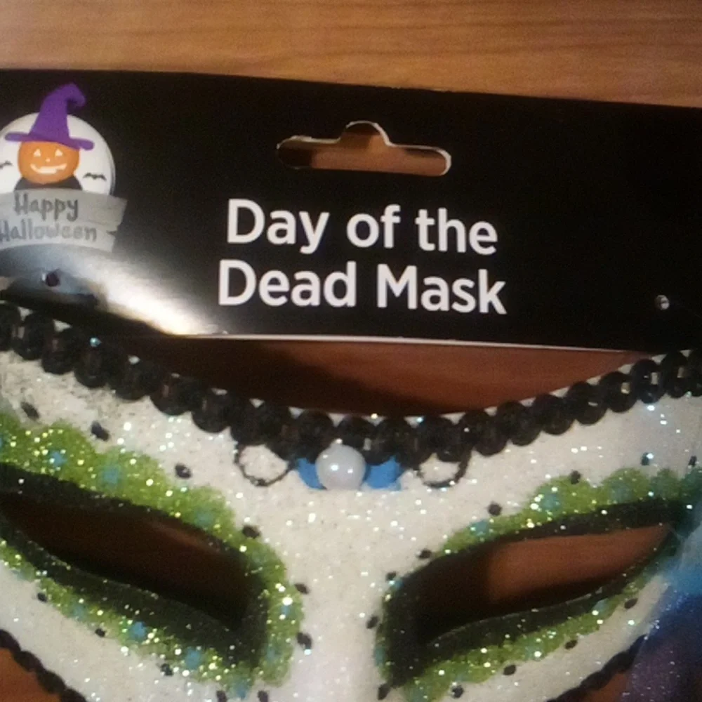 NWT Halloween/Mardi gras blue/white glitter adult mask